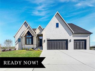 16046 S Twilight Ln, Olathe, KS 66062
