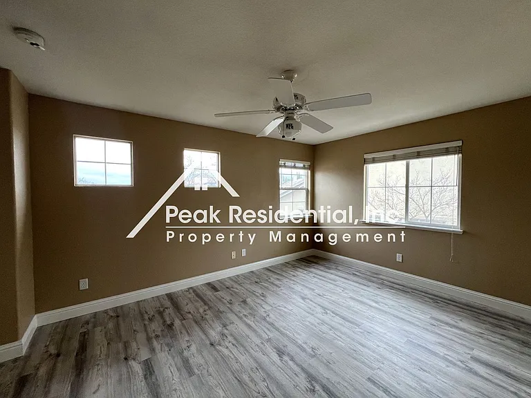 1933 Tyndrum Ln — Photo 25