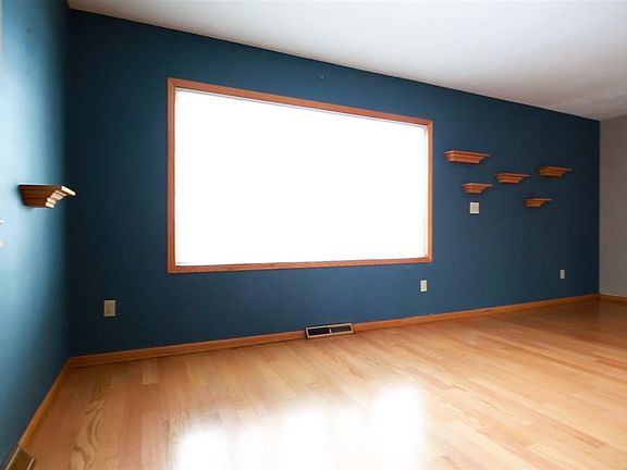 5th image of 3112 Carlton Dr