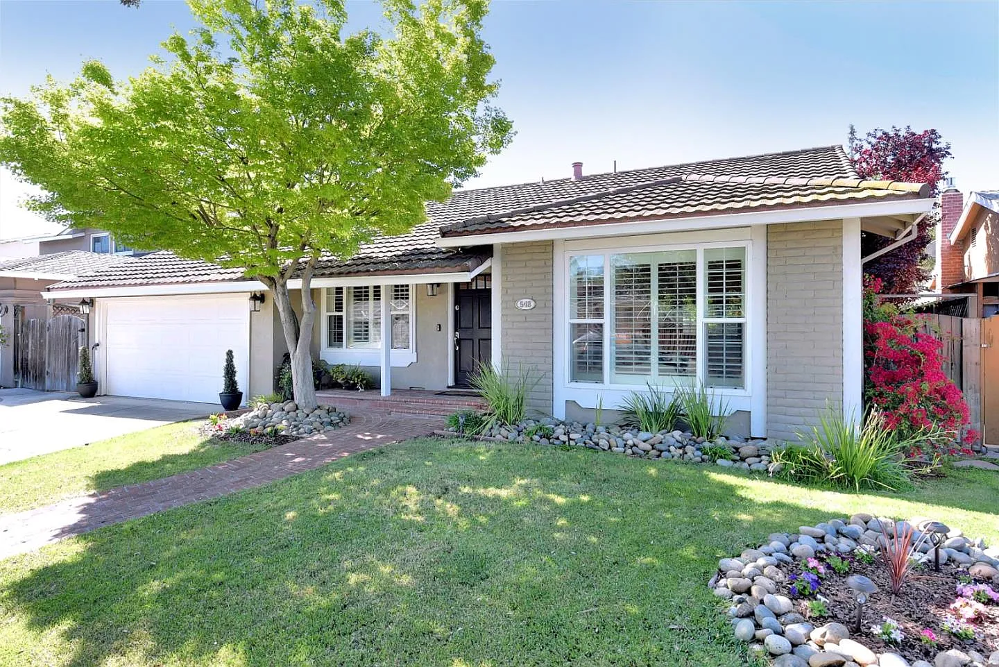 548 Elvis Dr photo 1