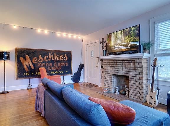 5th image of 3147 Cockrell Ave #49