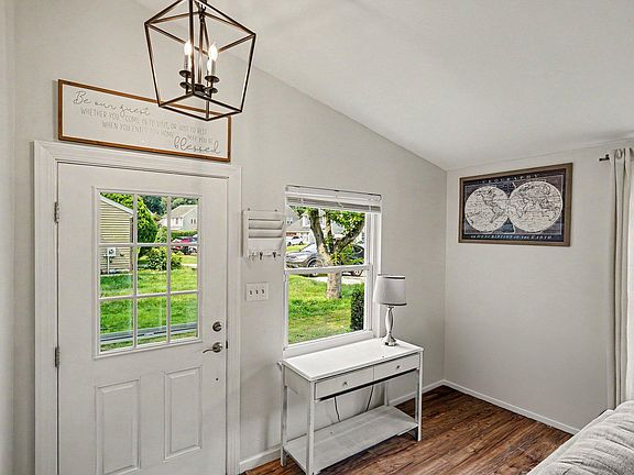 4th image of 436 Winterberry Dr