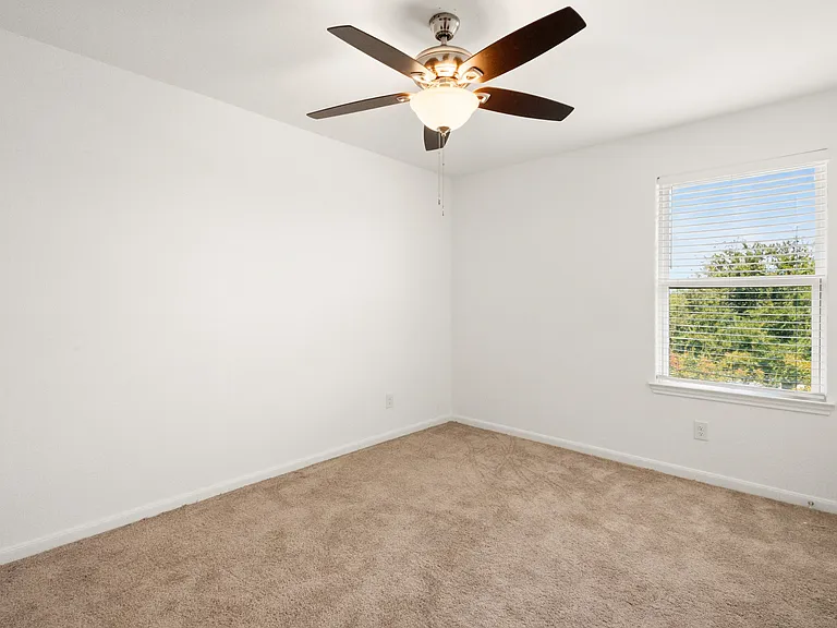 10806 Quinn Ct — Photo 15