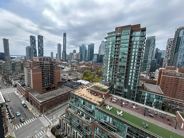 105 George St #1712 — Photo 10