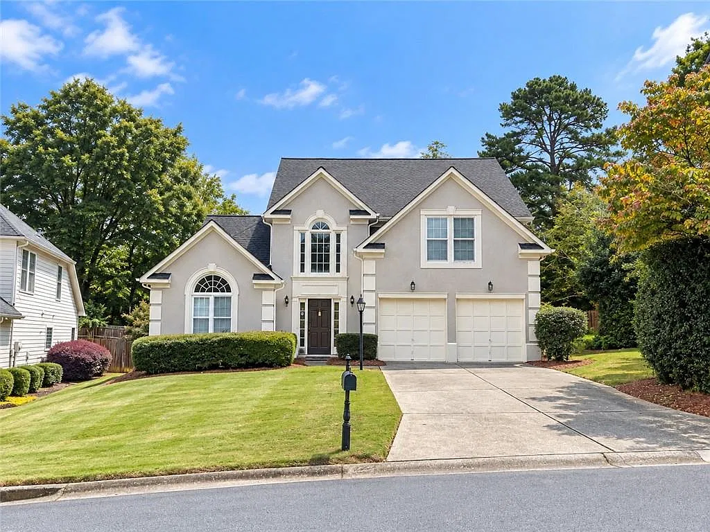 4 bed, 2.5 bath, 2505 sqft, $3,300 — Photo 1