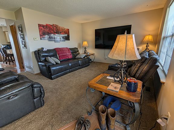 3rd image of 107 Windsor Dr