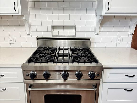 5th image of 2318 Garden Ave