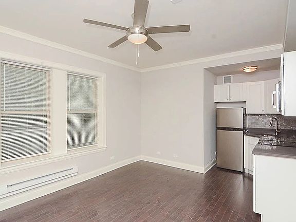 2nd image of 640 W Wrightwood Ave #D702