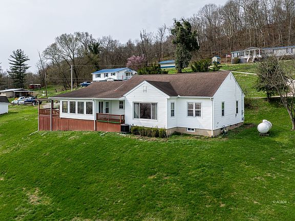 2nd image of 234 Honeysuckle Dr