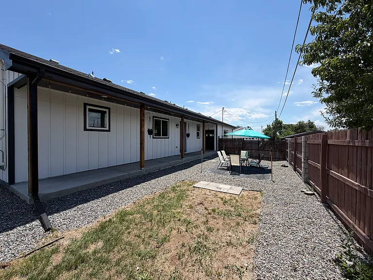 2527 W Wesley Ave — Photo 10