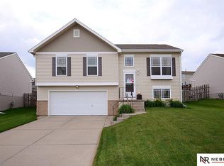 16105 Blackwalnut St, Omaha, NE 68136