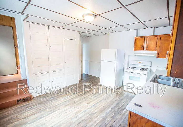 901 Coleman Ave — Photo 3