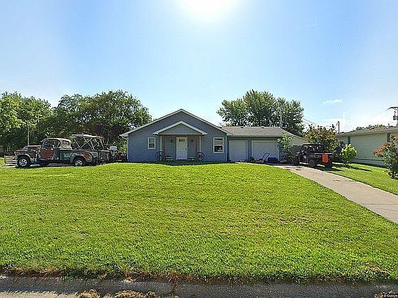 1st image of 407 Maple St