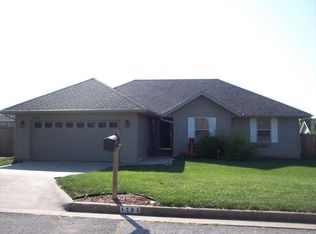 1705 Edgewood Dr, Aurora, MO 65605