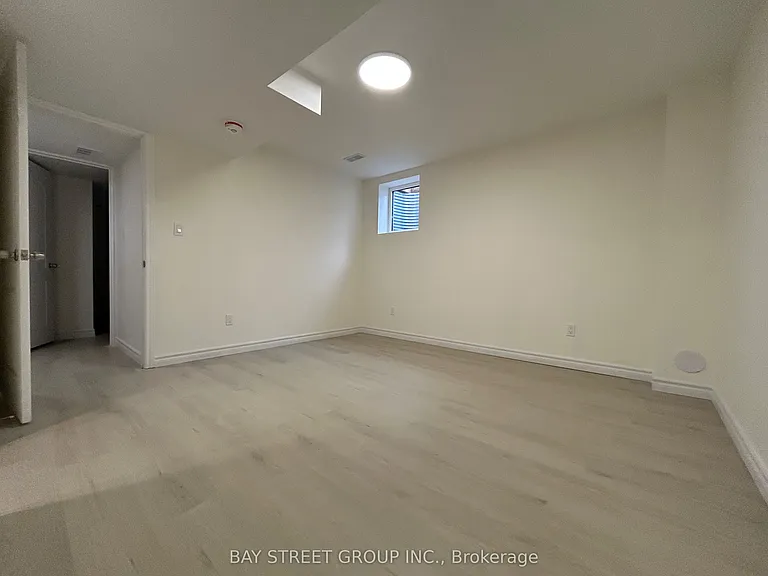 33 Jeffrey Nihda Cres #BASEMENT — Photo 13