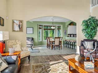 5700 Walnut Cove Dr, Sylvania, OH 43560
