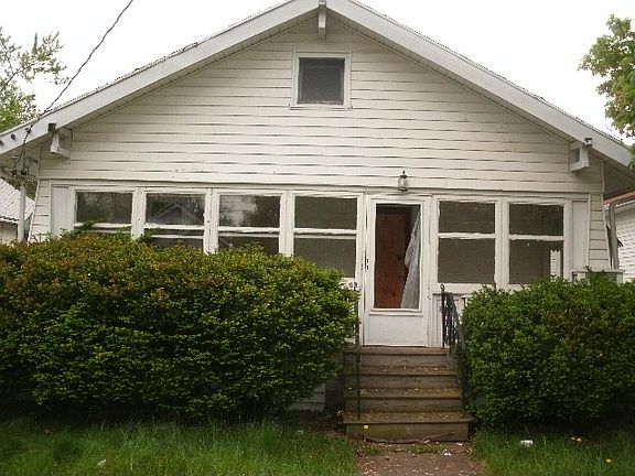 2nd image of 265 Parkway Dr