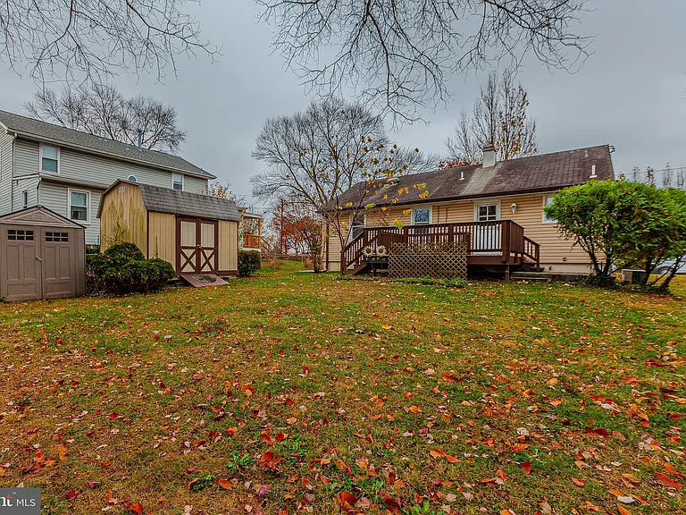 1114 Highwood Rd — Photo 32