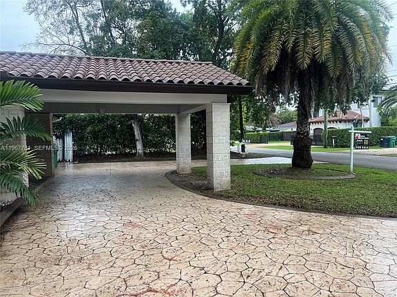 3rd image of 6284 SW 26th St