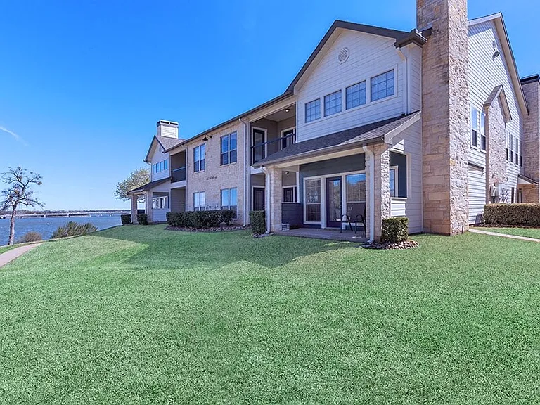 Lakehouse Granbury — Photo 21