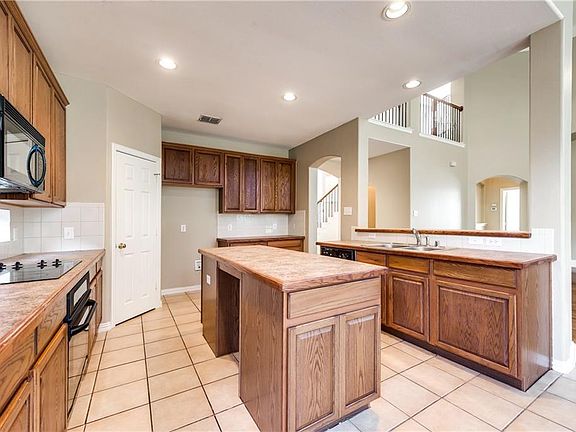 4th image of 3904 Miramar Dr