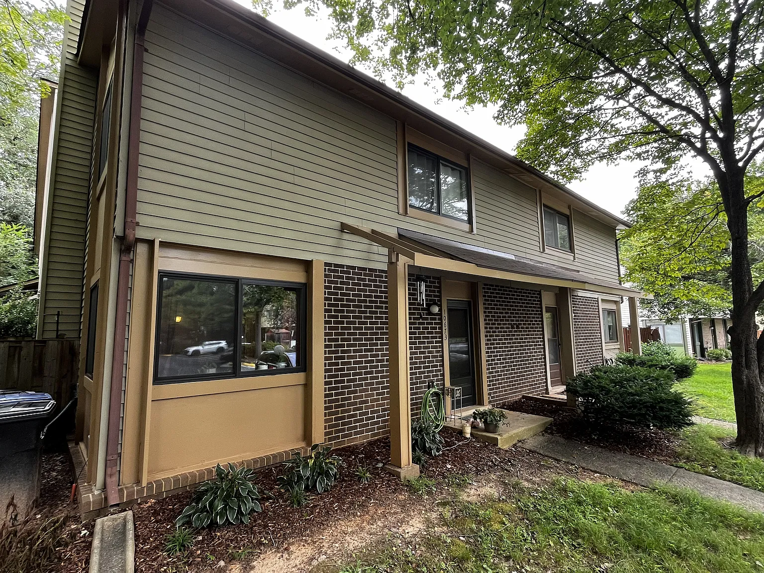 3 bed, 1.5 bath, 1300 sqft, $2,950 — Photo 2