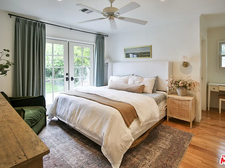 2330 Walnut Ave — Photo 10