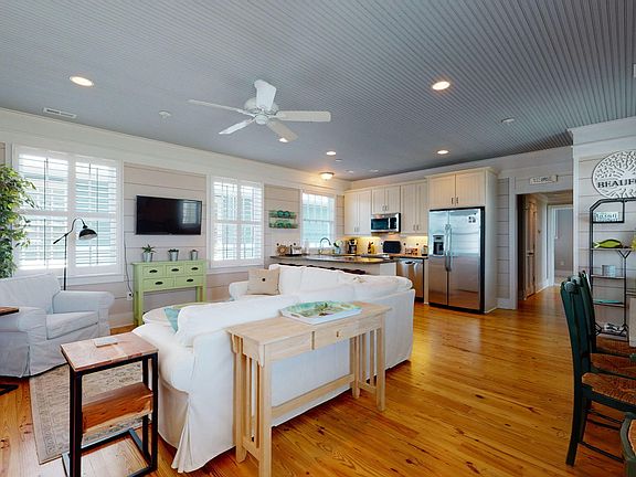 5th image of 1003 Village Lane #B