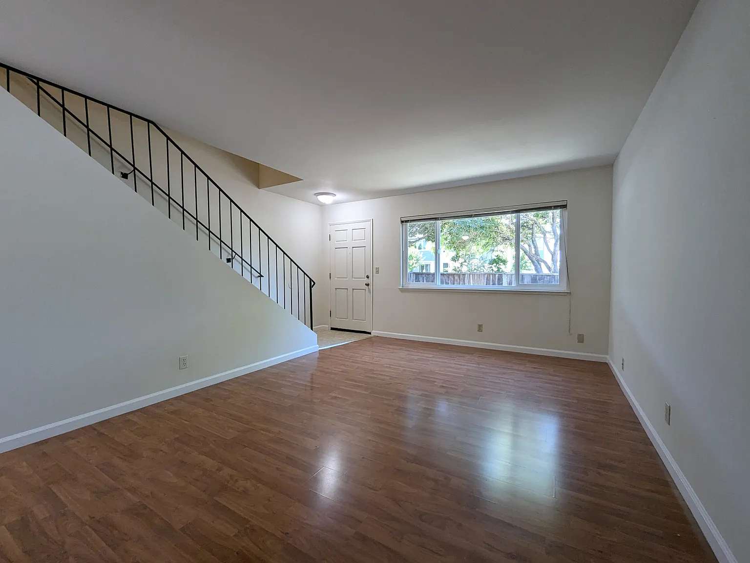 2 bed, 1.5 bath, 1080 sqft, $2,950 — Photo 2