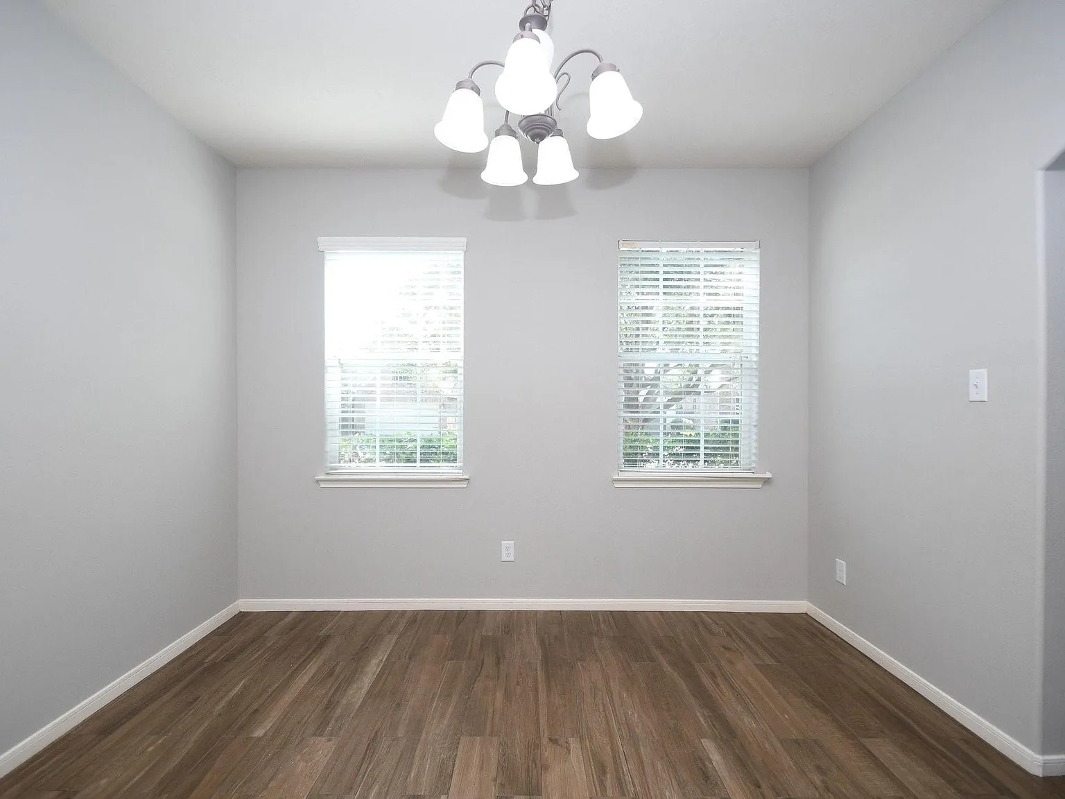 4 bed, 2.5 bath, 2387 sqft, $2,600 — Photo 3