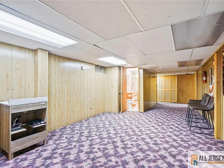 16 Phyllis Pl — Photo 29