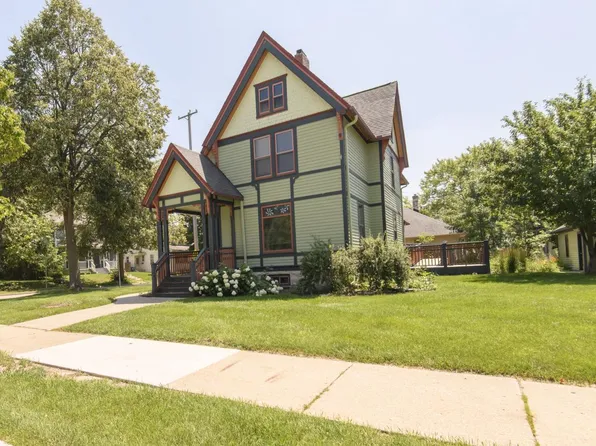 215 Wright STREET, Waukesha, WI 53186