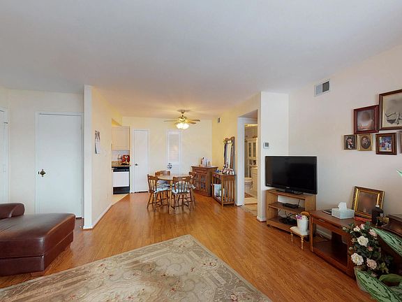 5th image of 10831 S Keating Ave APT 3SW