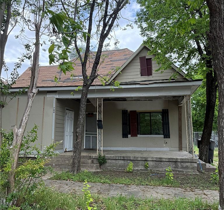 1st image of 706 N Main St