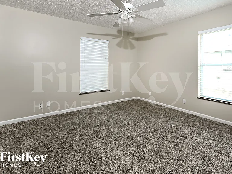6484 Robinson St — Photo 11