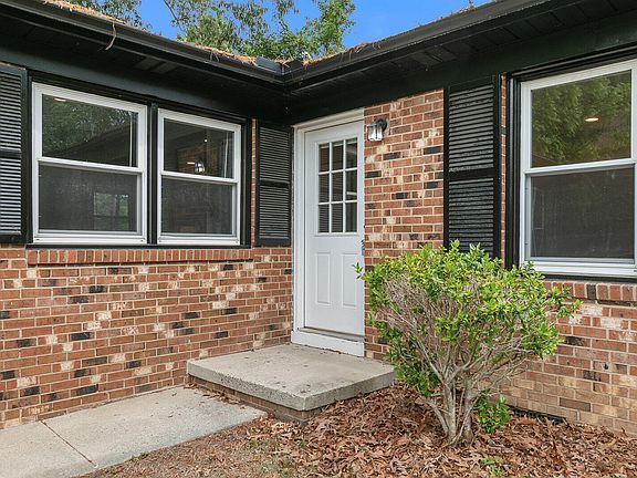 3rd image of 914 Edison Rd