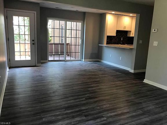3rd image of 33803 Electric Blvd