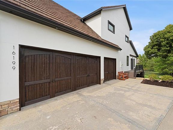 5th image of 16199 Overbrook Ln