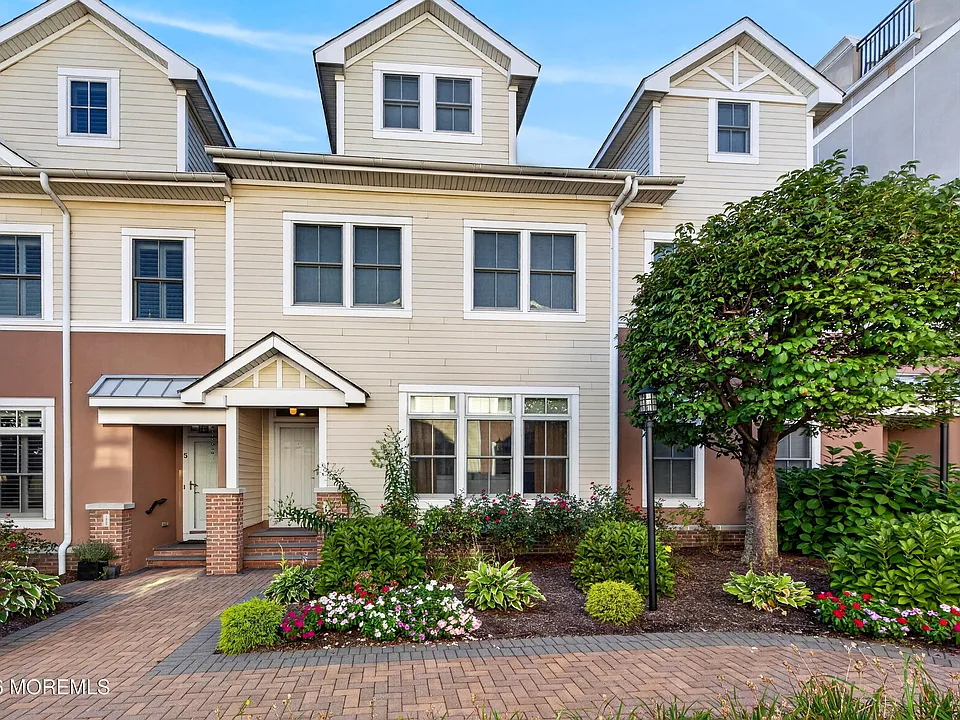 7 Grove Ct #24