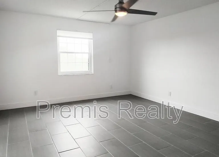 14820 Rue De Bayonne #1 — Photo 25