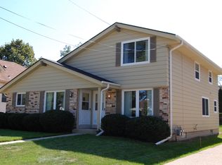 1827 E Howard Ave, St Francis, WI 53235