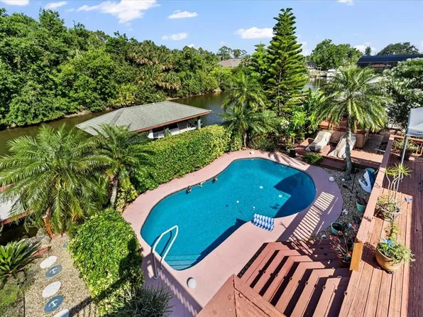 20 Crescent Ct N, Palm Coast, FL 32137