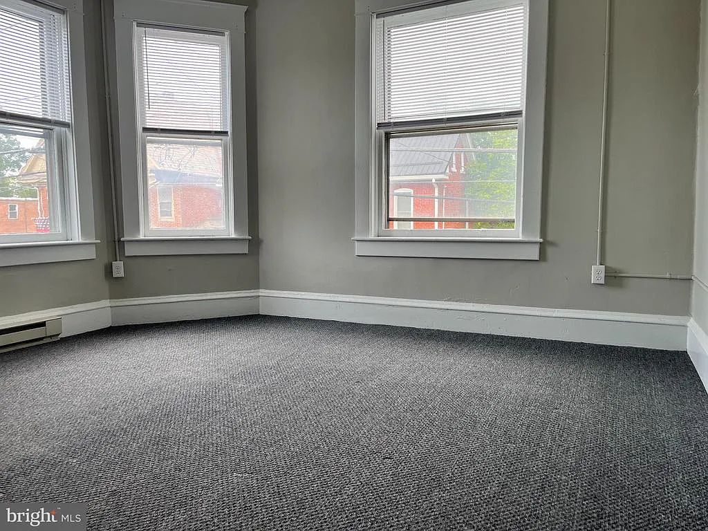 2 bed, 700 sqft, $925 — Photo 2