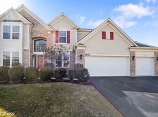1545 McClellan Dr, Lindenhurst, IL 60046