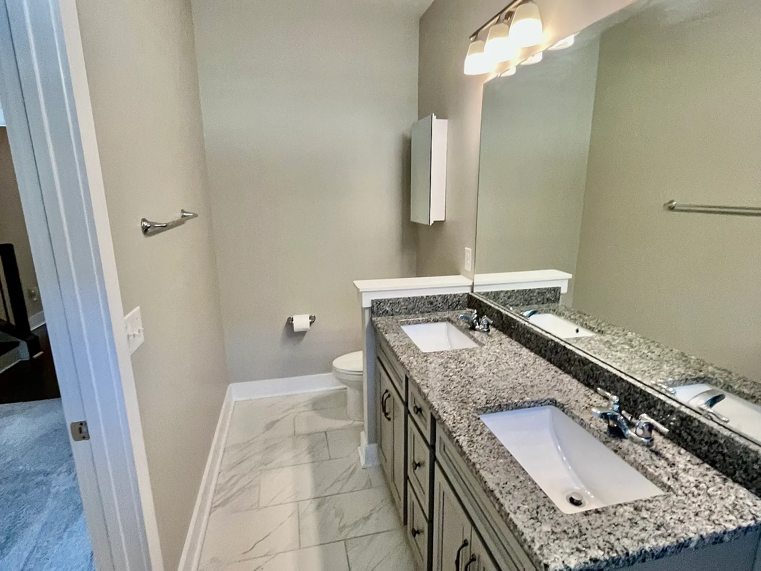 3 bed, 3.5 bath, 1930 sqft, $3,395 — Photo 4