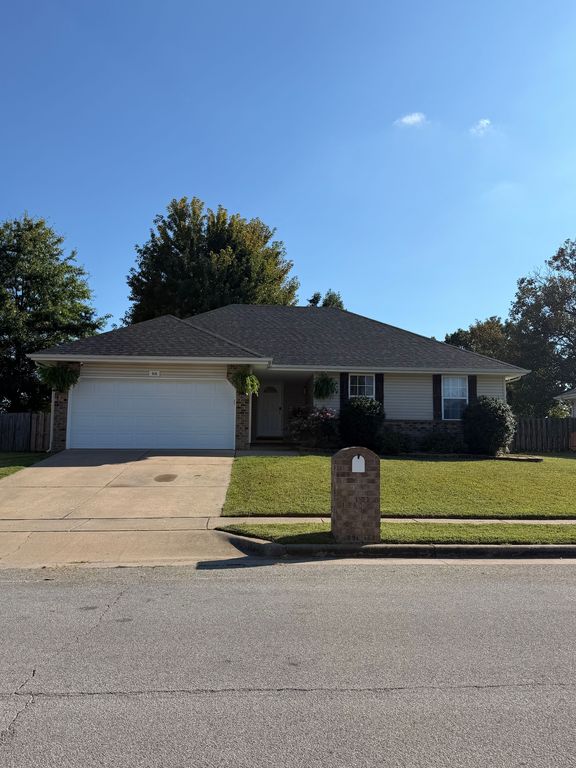 918 W Dustin Ln - Property Image
