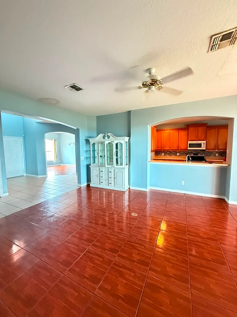 4 bed, 2.5 bath, 3444 sqft, $3,150 — Photo 3