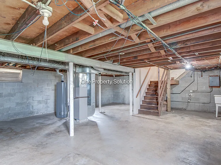 1227 Logan St — Photo 15