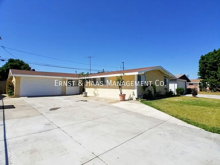 3310 E Curry St — Photo 1