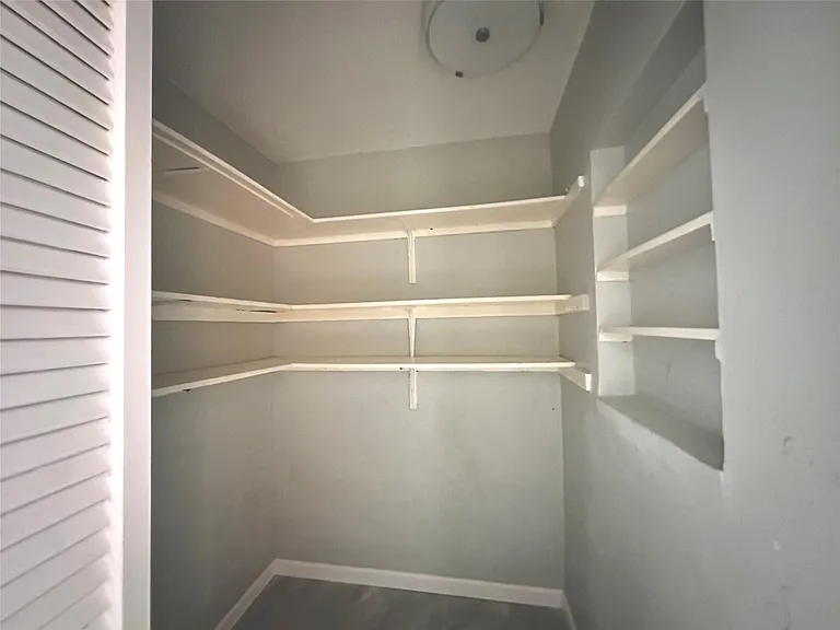 9810 Cliffwood Dr — Photo 30
